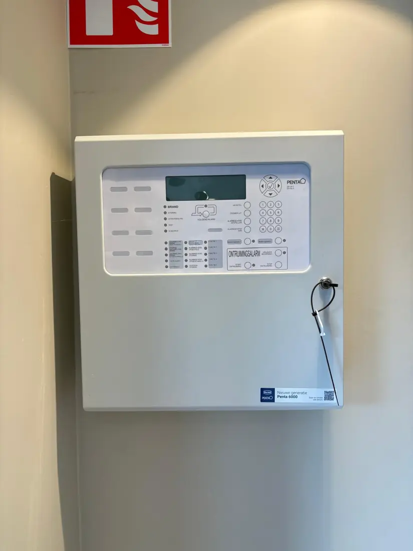 Bedieningspaneel van een alarmsysteem in een woning